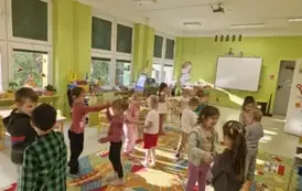 zabawa ruchowa dzieci w czystym powietrzu
