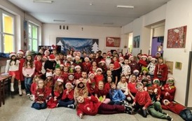Mikołajkowy pokaz mody - dzieci z Małej &Oacute;semki
