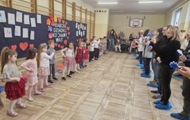 Goście grają na łapkach utw&oacute;r Clap, clap song