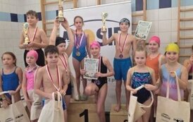 Medaliści  sztafety mieszanych 4x25 m stylem dowolnym