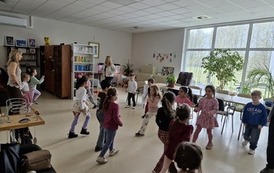Wsp&oacute;lna zabawa taneczna Jibidi