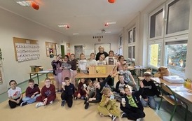 Klasa 2b z Panią Olą i teatrzykiem