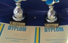 Medale i puchary zdobyte podczas zawod&oacute;w