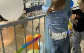 Widok sali gimnastycznej z tarasu