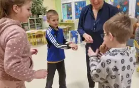 Zabawa w kole Wędrujący ziemniak