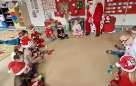maluszki grają dla Mikołaja