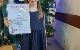 pamiątkowe zdjęcie z nagrodą