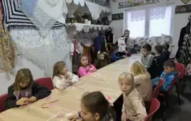 klasa 1c wykonuje światy z opłatka