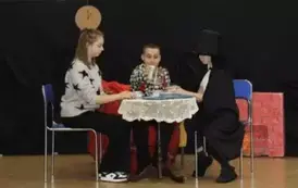 Uczniowie SP8 podczas przedstawienia świątecznego 