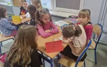 drużyny podczas wykonywania zadań