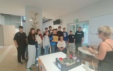 Uczniowie klasy 6a z podopiecznymi PSONI Koło Zgierz