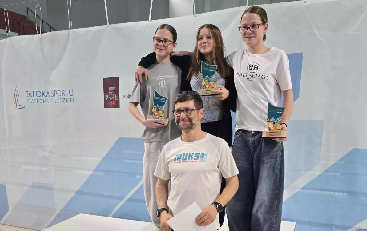 Pływaczki SP8 MUKS Zgierz na podium finału Ligi Dzieci i Młodzików