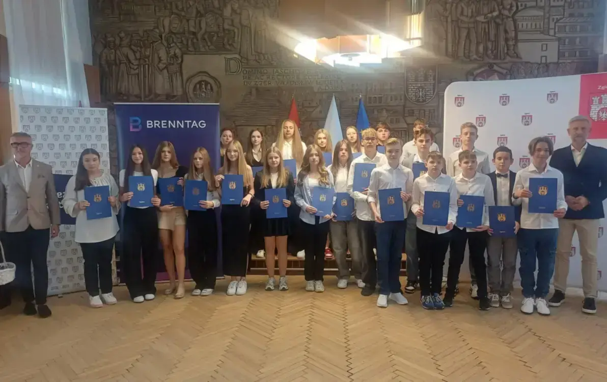 Uczniowie i absolwenci naszej szkoły, którzy otrzymali Stypendium Brenntag