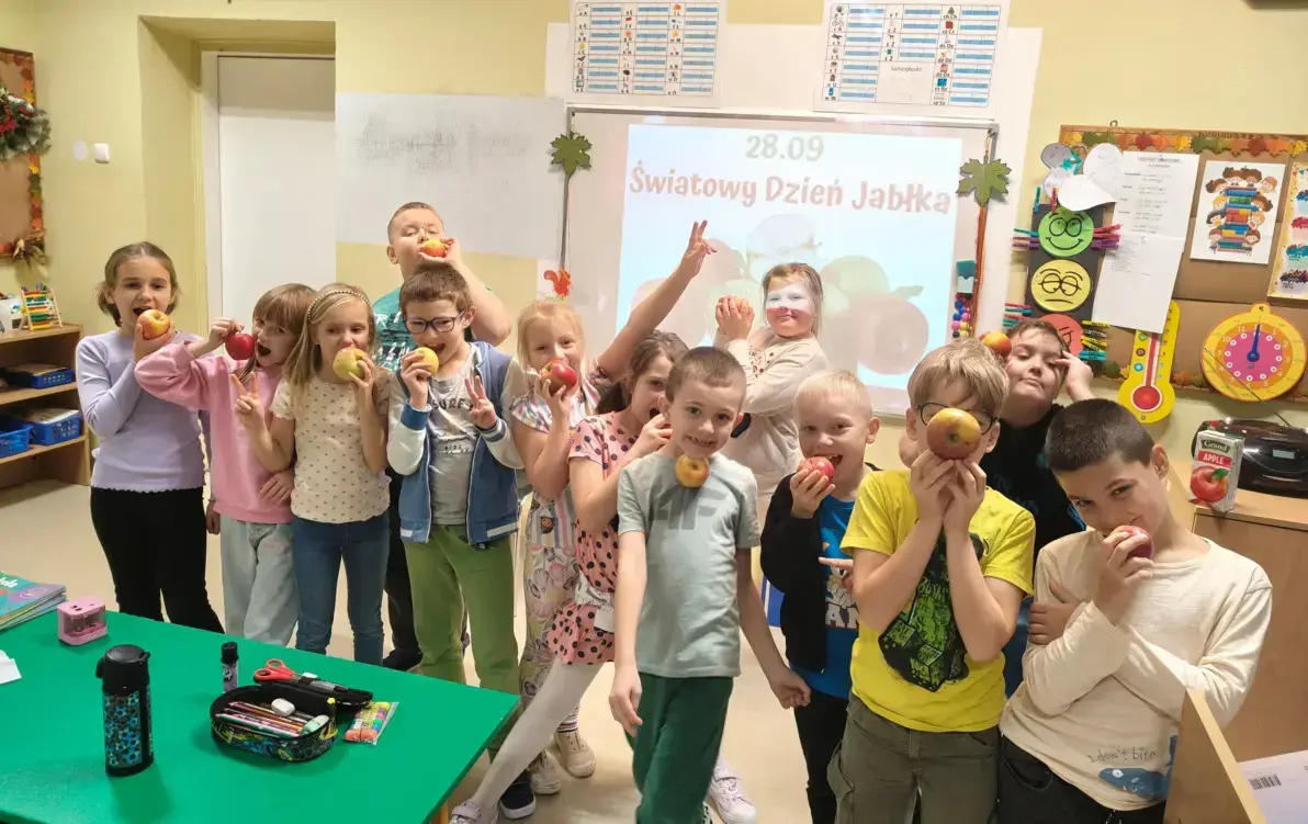 zdjęcia z jabłkami druga część klasy.