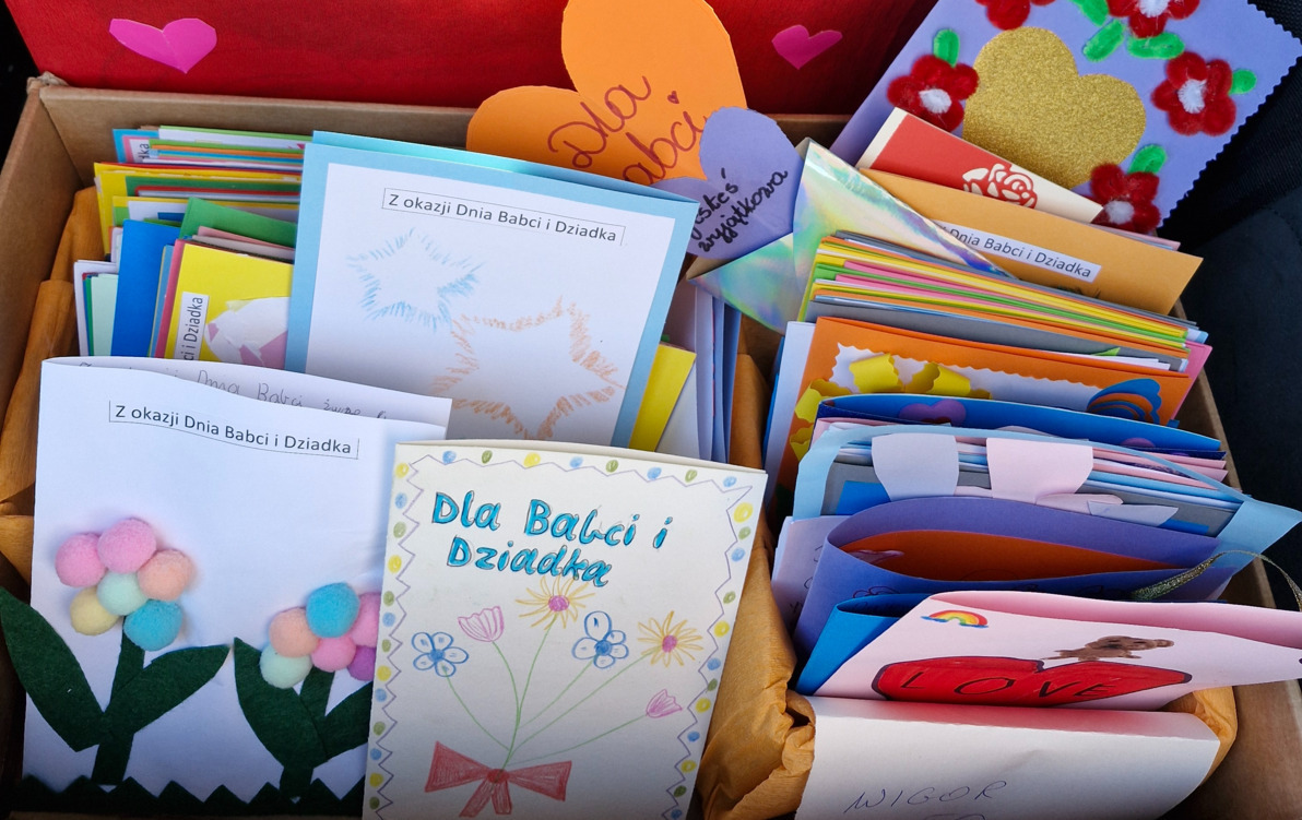 370 laurek przygotowanych z okazji Dnia Babci i Dziadka