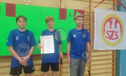 Zdjęcie do CZWARTE MIEJSCE W FINALE WOJEW&Oacute;DZKIM W BADMINTONIE