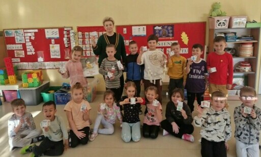 Zdjęcie do ZAJĘCIA BIBLIOTERAPEUTYCZNE W GRUPIE WIEWI&Oacute;RECZEK