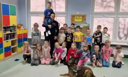 Zdjęcie do NIECODZIENNA WIZYTA W KLASIE 1B