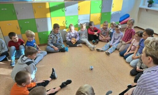 Zdjęcie do PORZĄDEK W EMOCJACH czyli &bdquo;KOLOROWY POTW&Oacute;R&rdquo; W KLASACH PIERWSZYCH