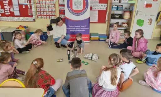 Zdjęcie do STARSZAKI UCZĄ SIĘ BEZPIECZNIE BAWIĆ