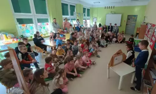Zdjęcie do &bdquo;WIERSZE MARII KONOPNICKIEJ W TEATRZYKU KAMISHIBAI"