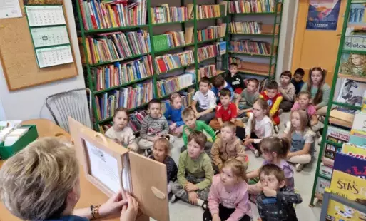 Zdjęcie do &bdquo;M&Oacute;J PRZYJACIEL KEMUSHI" - &nbsp;LEKCJA W BIBLIOTECE SZKOLNEJ