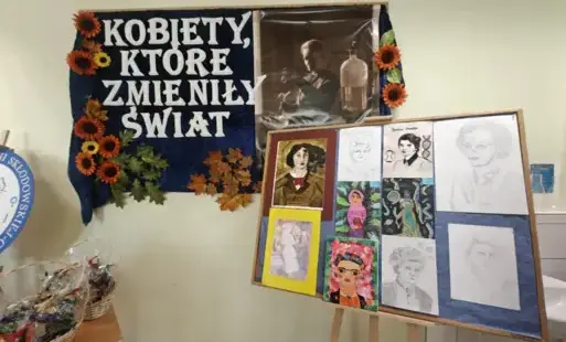 Tablica z wyróżnionymi pracami