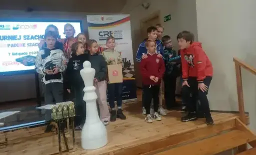 uczestnicy turnieju szachowego