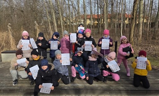 Zdjęcie klasowe 1b na spacerze