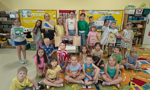 Zdjęcie przedstawia grupę uczniów biorących udział w wydarzeniu