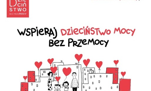 Grafika kampanii „Dzieciństwo Bez Przemocy”. Na białym tle znajduje się hasło „Wspieraj dzieciństwo mocy bez przemocy”. Poniżej przedstawiono czarno-białą ilustrację rodziny na tle budynków. Nad rodziną i budynkami unoszą