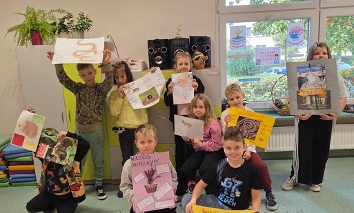 Klasa 2b prezentuje swoje plakaty